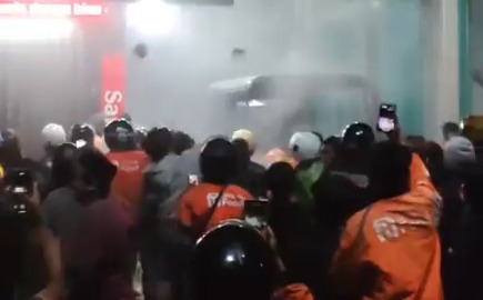 Dua Pelajar Jadi Tersangka Perusakan Mobil Polisi saat Rumah Mas Pelayaran Digeruduk Ojol